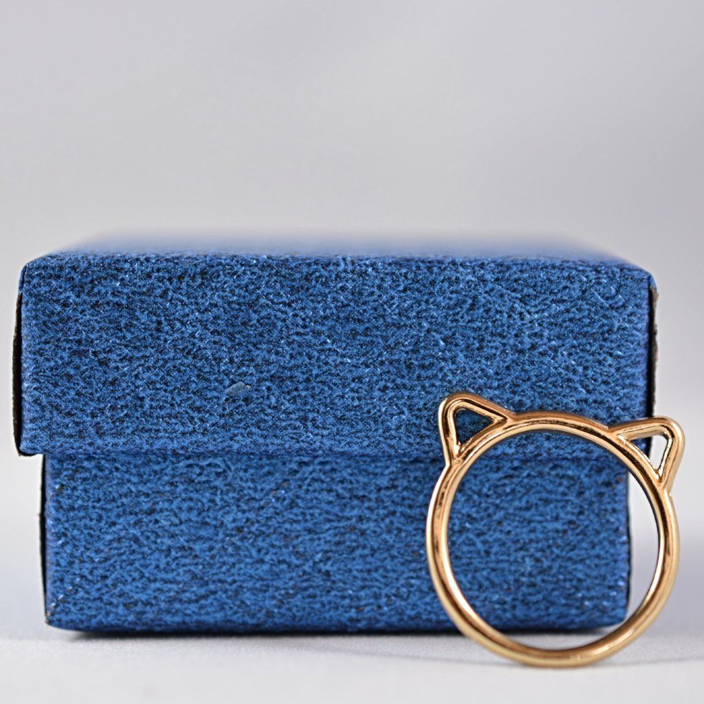 ring with car ears and box