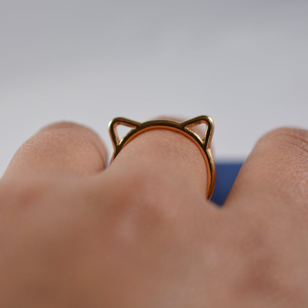 hand model ring with cat ears