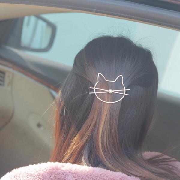 cute cat hair pin zoomed out